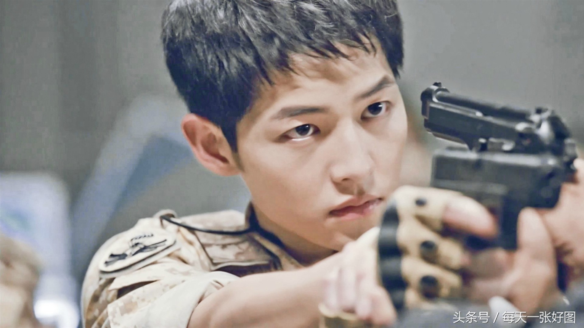 高清剧照系列之太阳的后裔宋仲基宋慧乔