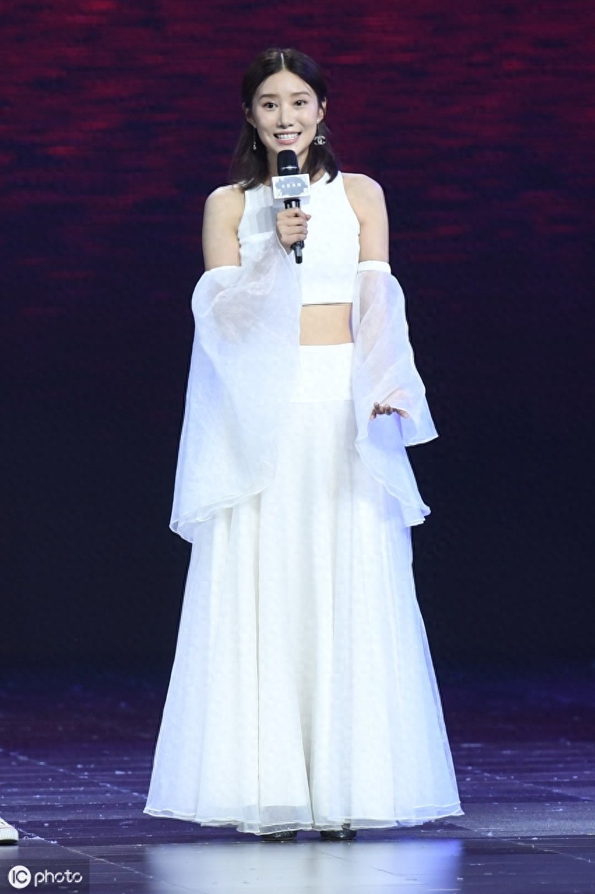 她是《余罪》中最美的,因出演反派不讨喜,今26岁真的很漂亮