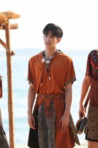 ​宋威龙燃爆《高能少年团》技能满点尽显少年风采