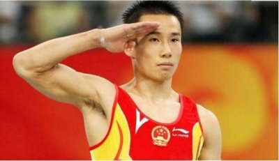 ​奥运冠军肖钦：因女友诈骗5800万被牵连，8年后归来已是大校军衔