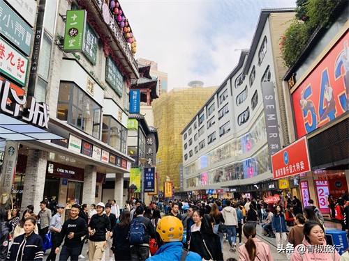 深圳这条土豪商业街，美女如云花钱如流水，人气旺全城人都来购物