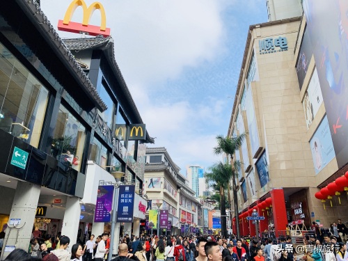 深圳这条土豪商业街，美女如云花钱如流水，人气旺全城人都来购物
