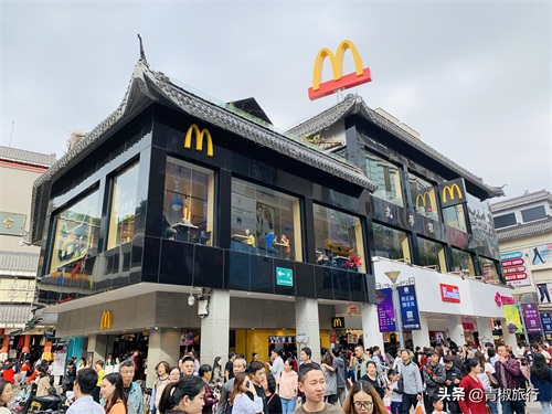 深圳这条土豪商业街，美女如云花钱如流水，人气旺全城人都来购物