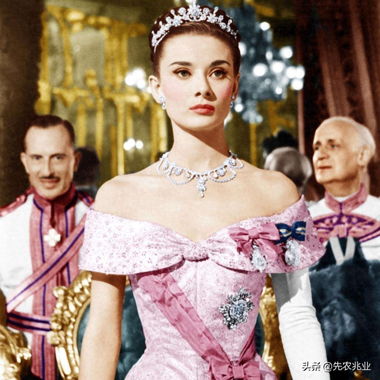 奥黛丽·赫本（百年来最伟大的女演员），最经典的20张照片