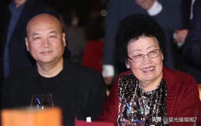 ​女首富陈丽华，年轻照片曝光，网友：好美，怪不得迟重瑞鞍前马后