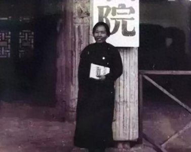 ​名门之后曾昭燏，一生未婚，55岁面带微笑，从7层高塔一跃而下