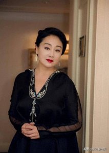 ​王姬的辛酸：儿子终身痴傻，积蓄被骗光，女儿33岁婚姻未定！