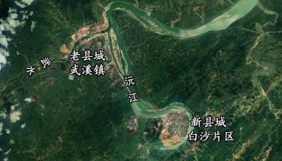 ​卫星上看湖南泸溪县：新城三面环水，老城两江交汇