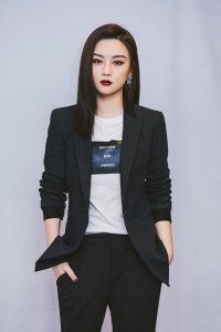 ​尚语贤 西装酷飒写真，电影《唐人街2》kiko 天才黑客的