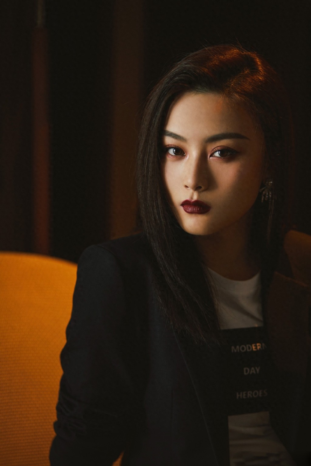 尚语贤 西装酷飒写真，电影《唐人街2》kiko 天才黑客的