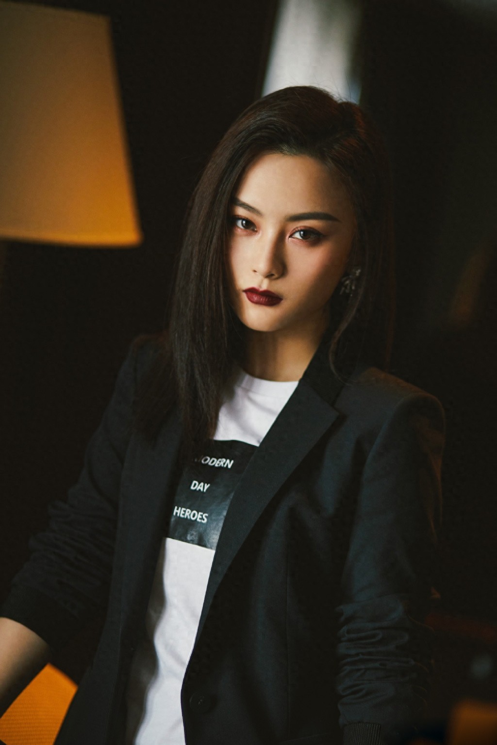 尚语贤 西装酷飒写真，电影《唐人街2》kiko 天才黑客的