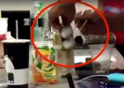 ​女子称业绩未达标被逼吃蟑螂 离职后遭黑衣人恐吓