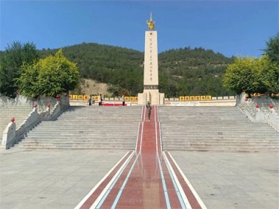 ​朱根霁在吴起镇红军会师纪念碑的红色传承 之五