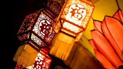 ​贴春联，是中国传统文化中不可或缺的习俗之一。哪天贴最佳？