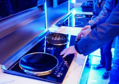 ​插电就能点火！全国首款可量产电焰灶在深圳发布