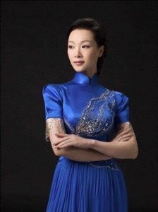 ​歌唱家吕薇：男友癌症离世，感情生活遗憾，51岁终获得幸福