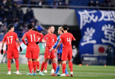 ​足球——世预赛：中国队不敌日本队