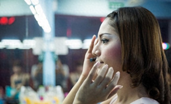 揭秘：曼谷红灯区女人的日常生活