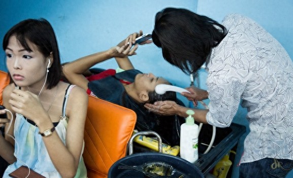 揭秘：曼谷红灯区女人的日常生活