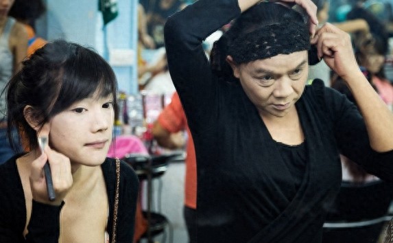 揭秘：曼谷红灯区女人的日常生活