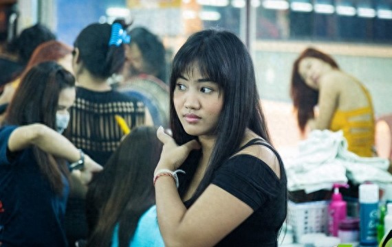 揭秘：曼谷红灯区女人的日常生活