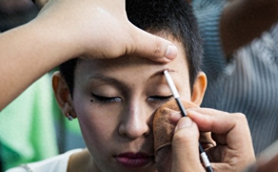 揭秘：曼谷红灯区女人的日常生活