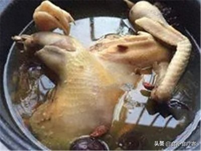 ​十全大补鸡汤    补血益气，添髓健体