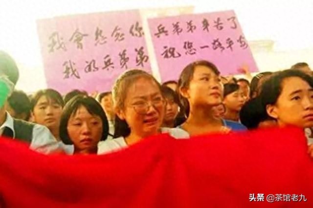 珍贵照片 98抗洪图集看的泪崩,致敬子弟兵