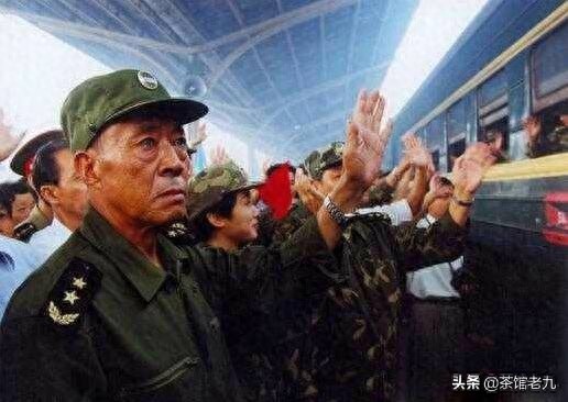 珍贵照片 98抗洪图集看的泪崩,致敬子弟兵