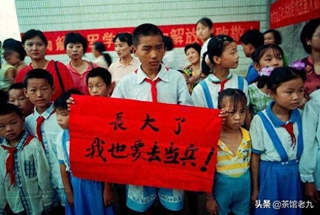 珍贵照片 98抗洪图集看的泪崩,致敬子弟兵