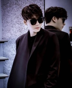 ​“墨镜一戴，谁都不爱”！12位男星戴上墨镜，你能猜出都是谁吗？