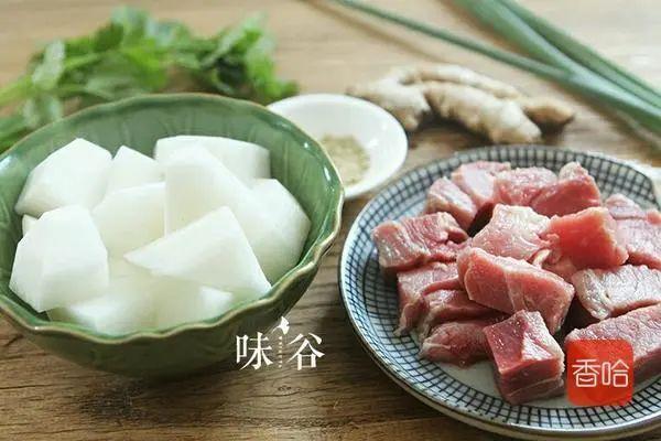 炖牛肉用热水还是凉水,很多人做错了,30年老厨师告诉您正确步骤