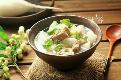 ​炖牛肉用热水还是凉水，很多人做错了，30年老厨师告诉您正确步骤