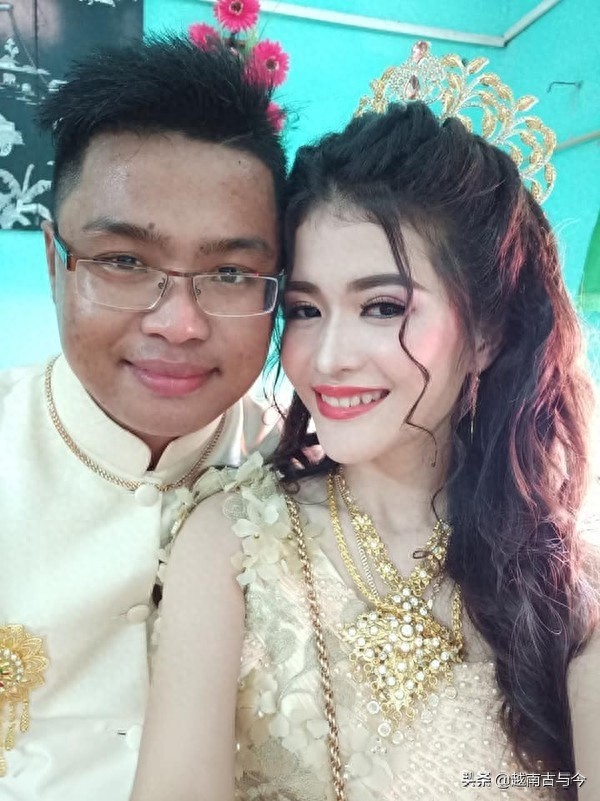 高颜值越南新娘美照爆红网络,网友看到新郎后纷纷表示不解
