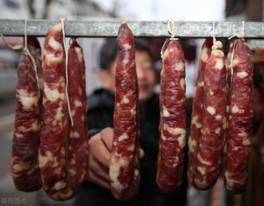 ​保存腊肉腊肠别放冰箱，越放越差，教你一招，久放不坏香味更浓