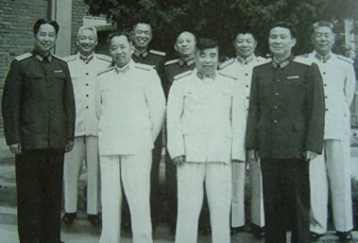 ​1965年，飞行员跑了，吴法宪发脾气批评政委，向上级检讨要求处分