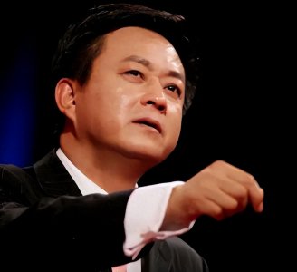 ​7年前那个诬告朱军性骚扰的弦子，让朱军被世人唾骂，现在过得？