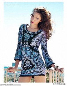 ​盖尔·加朵速度与激情惊艳登场，神奇女侠重剑出击闯江湖。