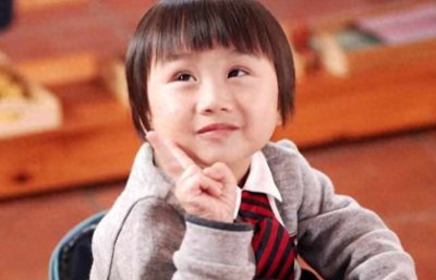 ​他2岁出道年入百万，千万身家被亲爸败光，小小彬近况如何了？